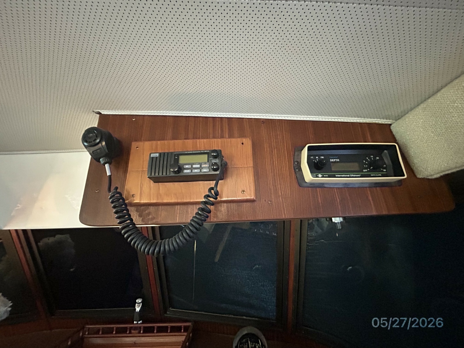 42' Hatteras lower helm overhead electronics