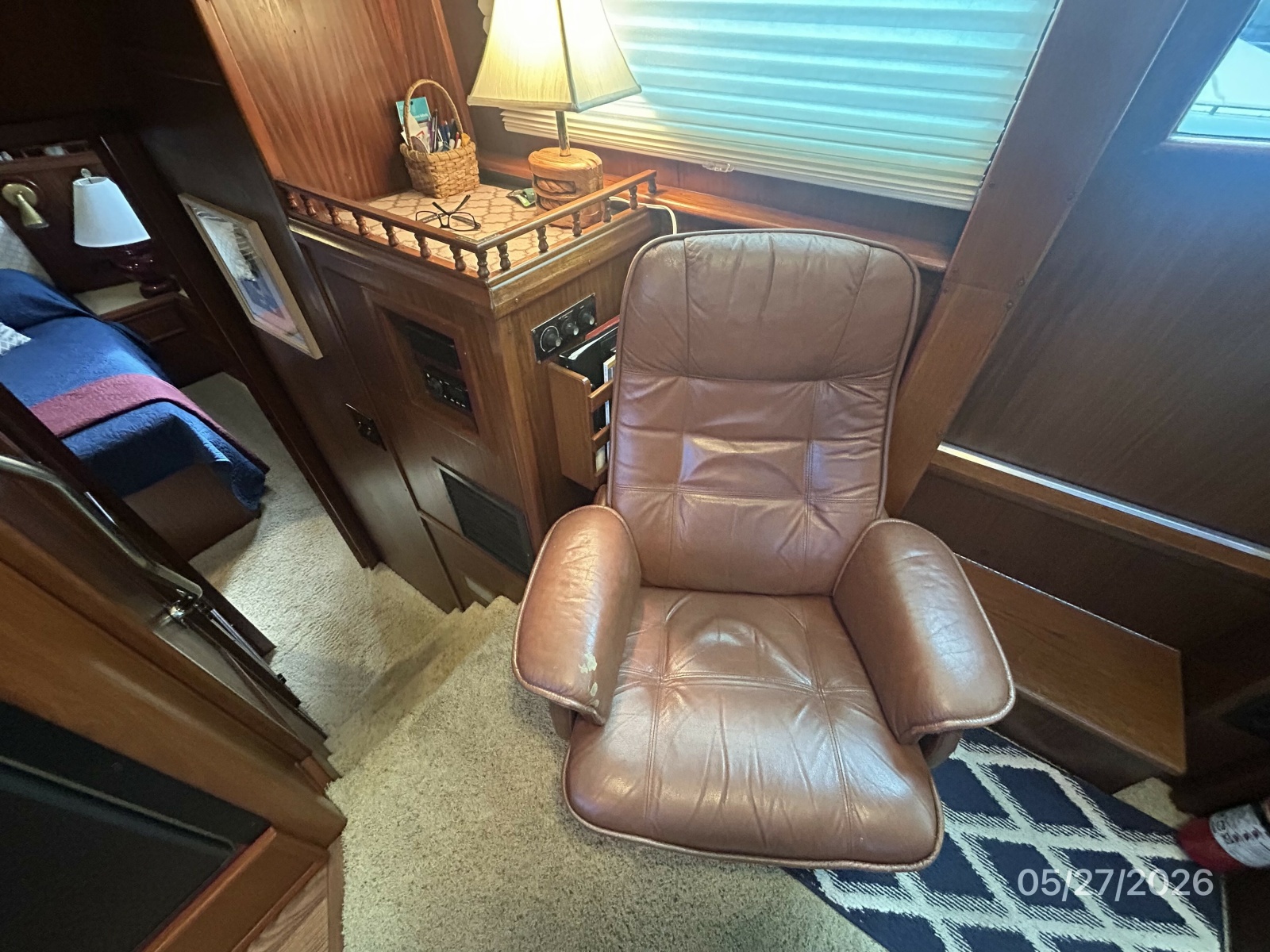 42' Hatteras salon port aft