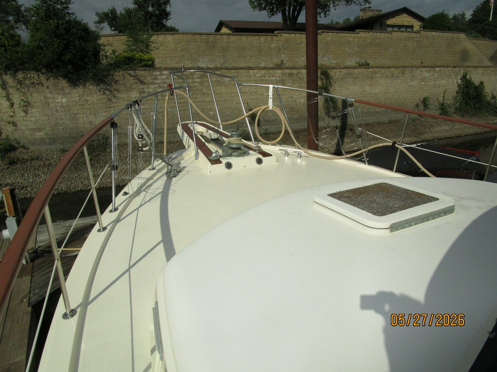 42' Hatteras fordeck1