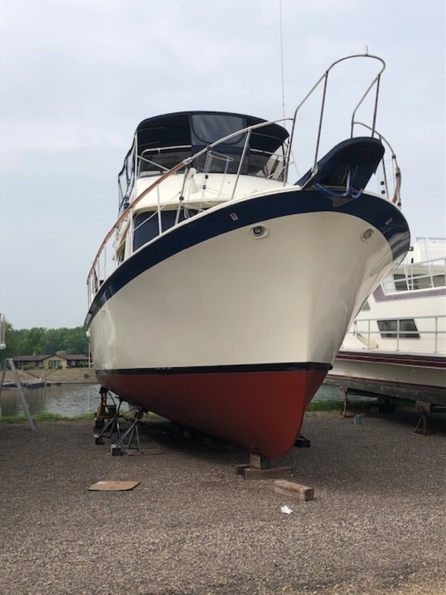 42' Hatteras hauled out3