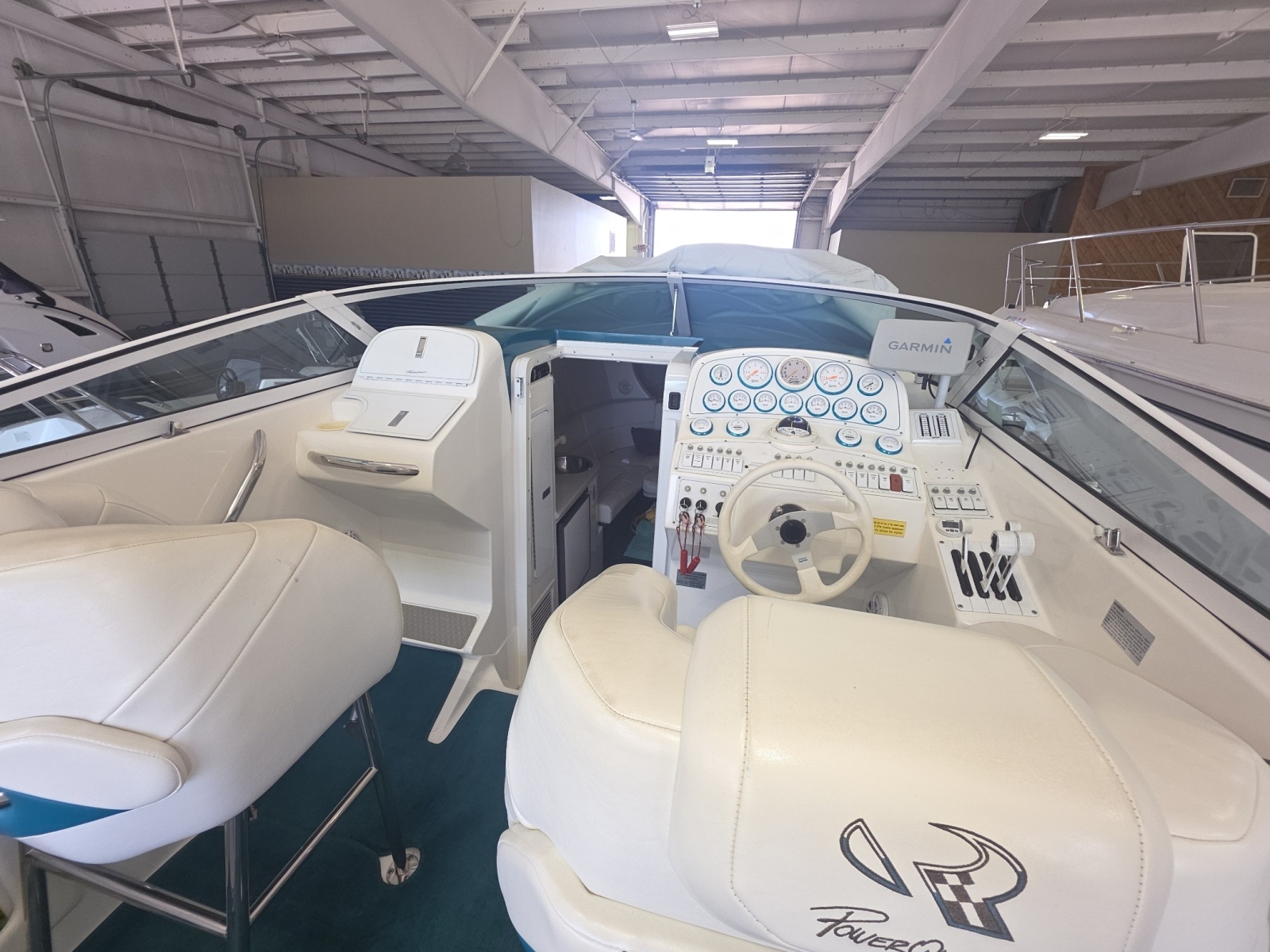 38' 2000 Powerquest 380 Avenger