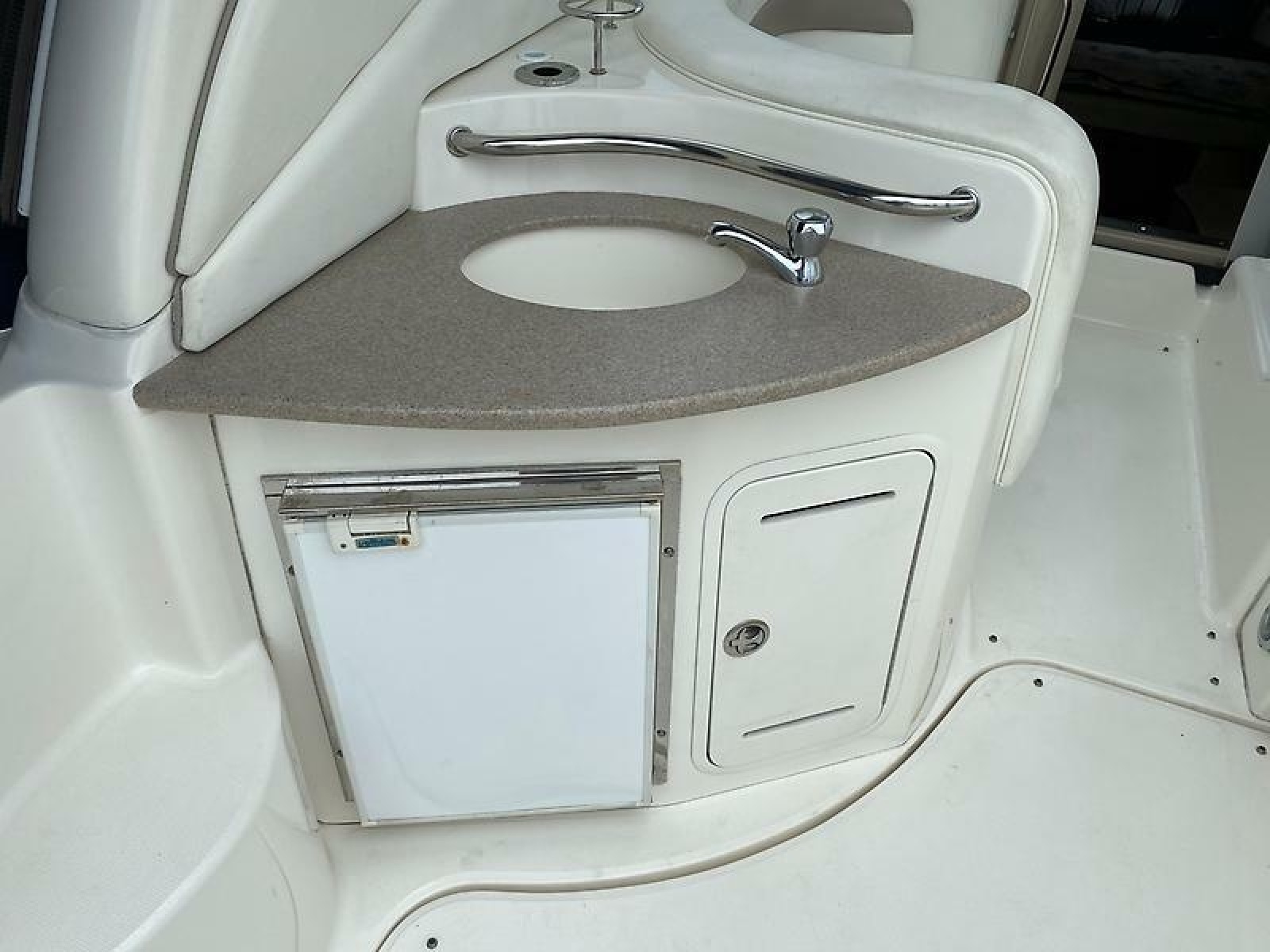 2004 Sea Ray 320 Sundancer