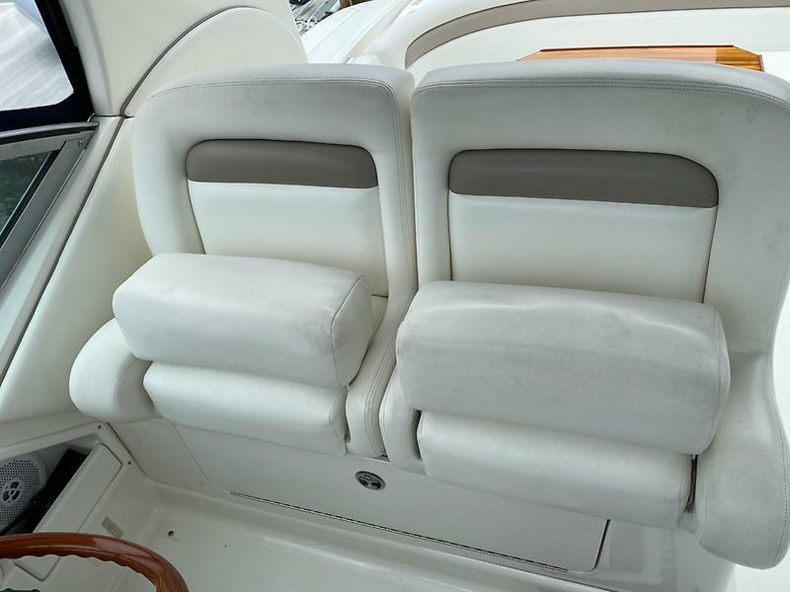 2004 Sea Ray 320 Sundancer
