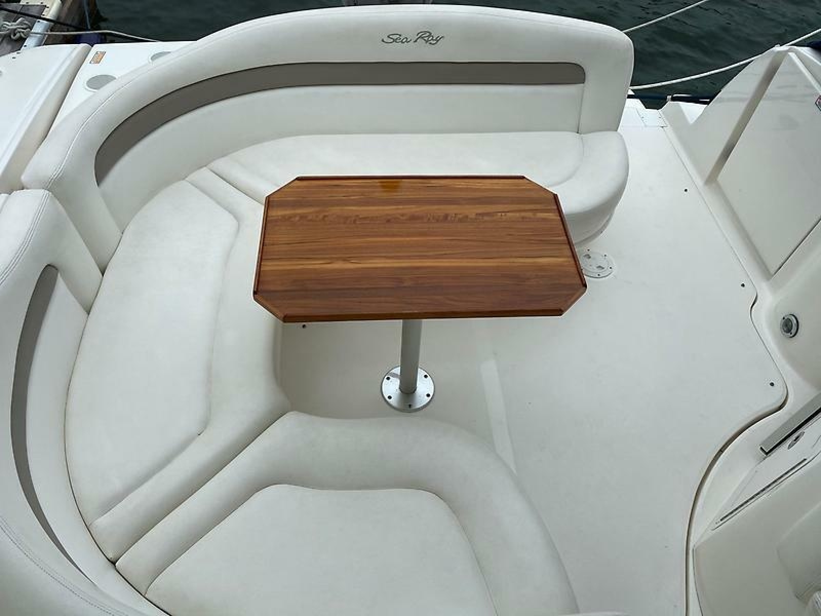 2004 Sea Ray 320 Sundancer