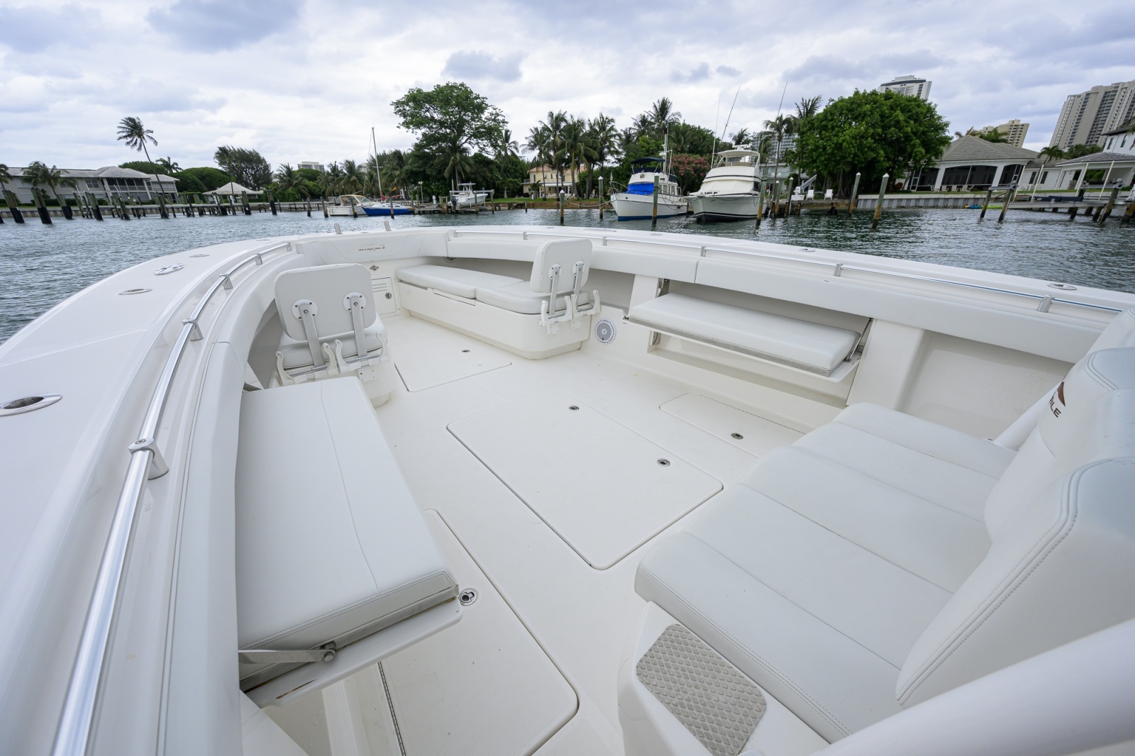 42' 2019 Invincible 42 Open