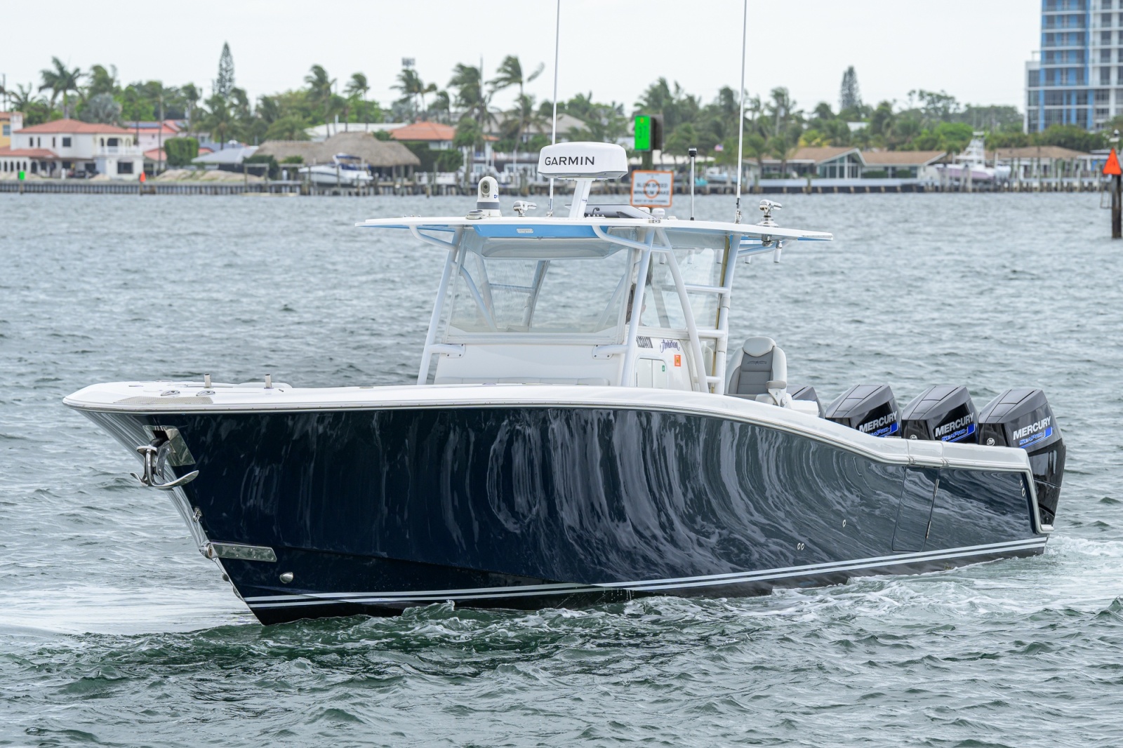 42' 2019 Invincible 42 Open