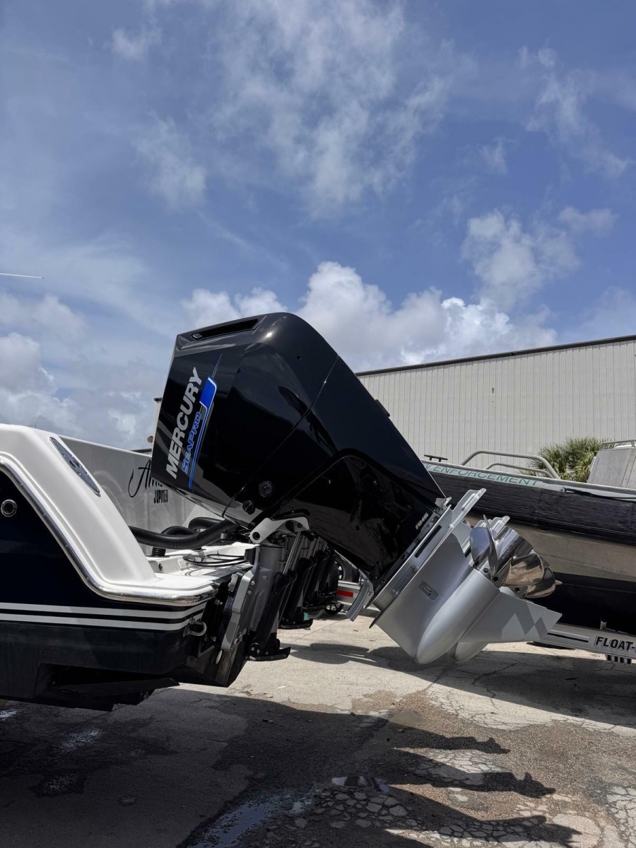 2019 Invincible 42 Open