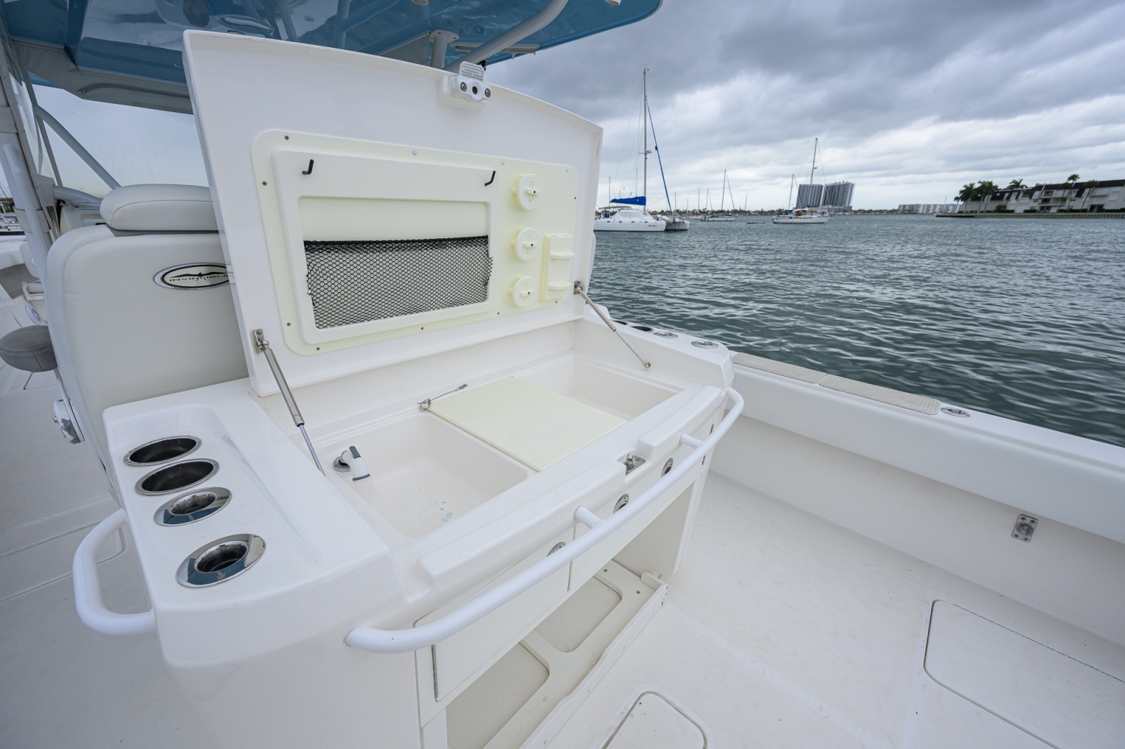 42' 2019 Invincible 42 Open