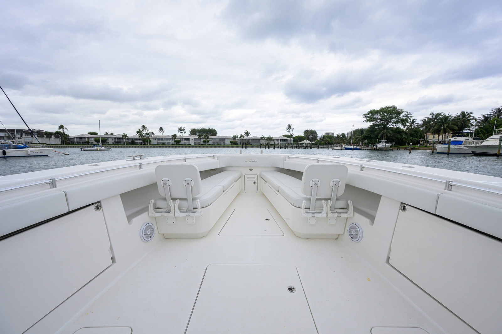 42' 2019 Invincible 42 Open
