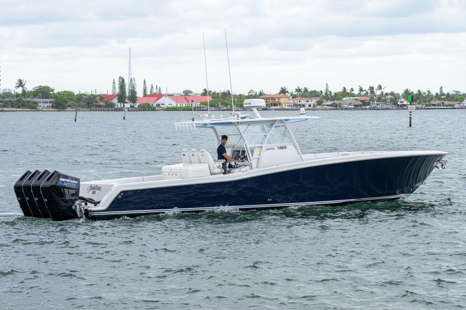 2019 Invincible 42 Open photo 32