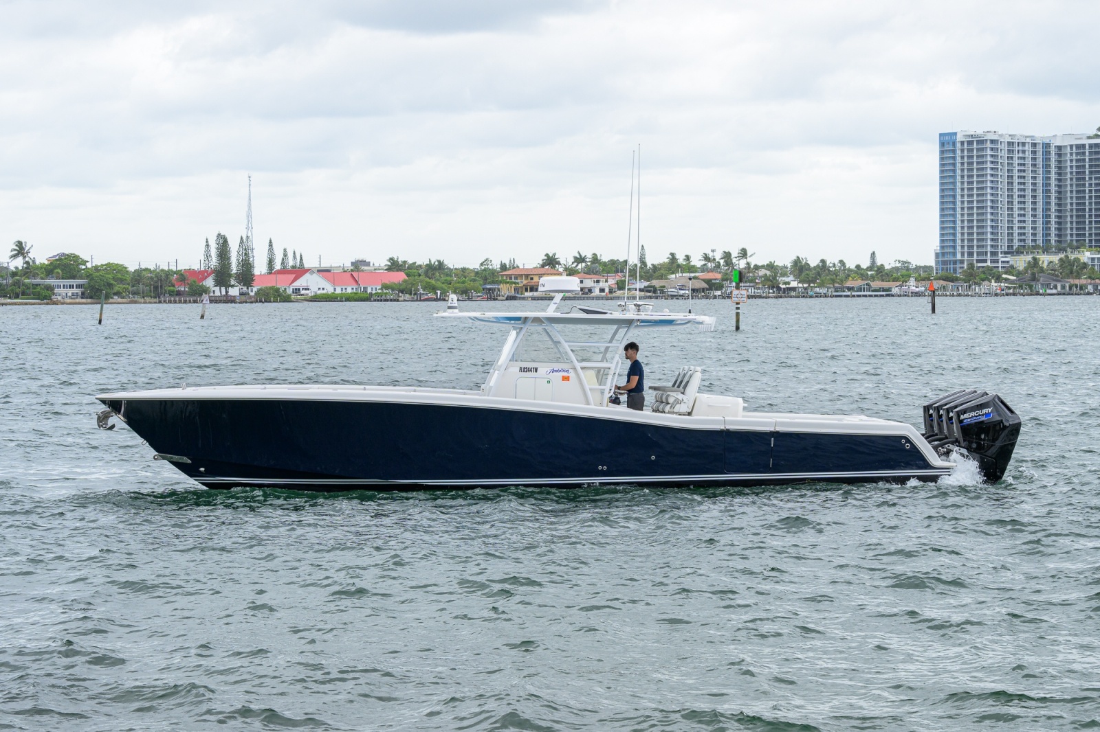 42' 2019 Invincible 42 Open