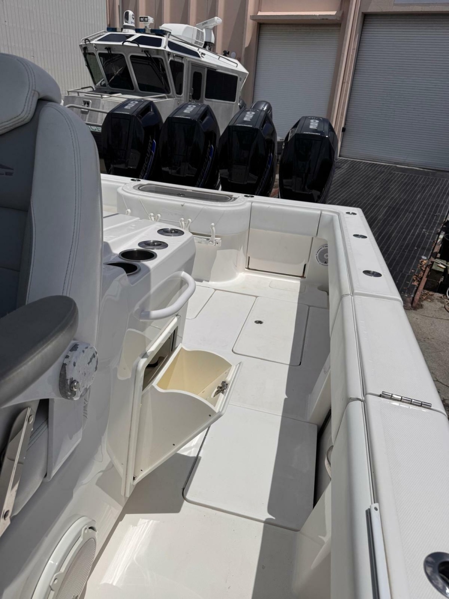 2019 Invincible 42 Open