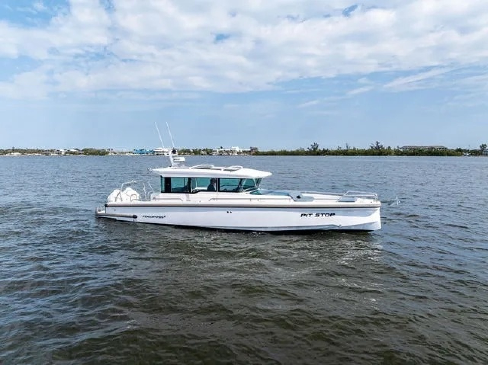 2022 Axopar 37 XC CROSS CABIN