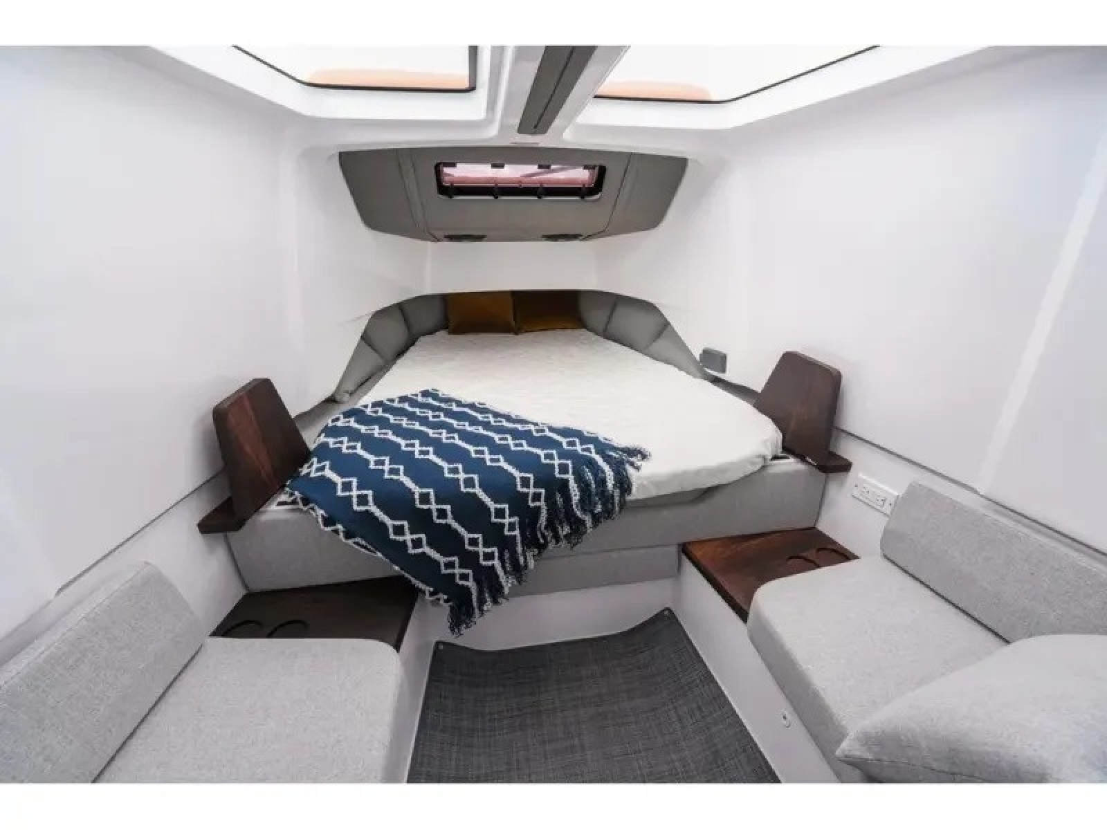 2022 Axopar 37 XC CROSS CABIN