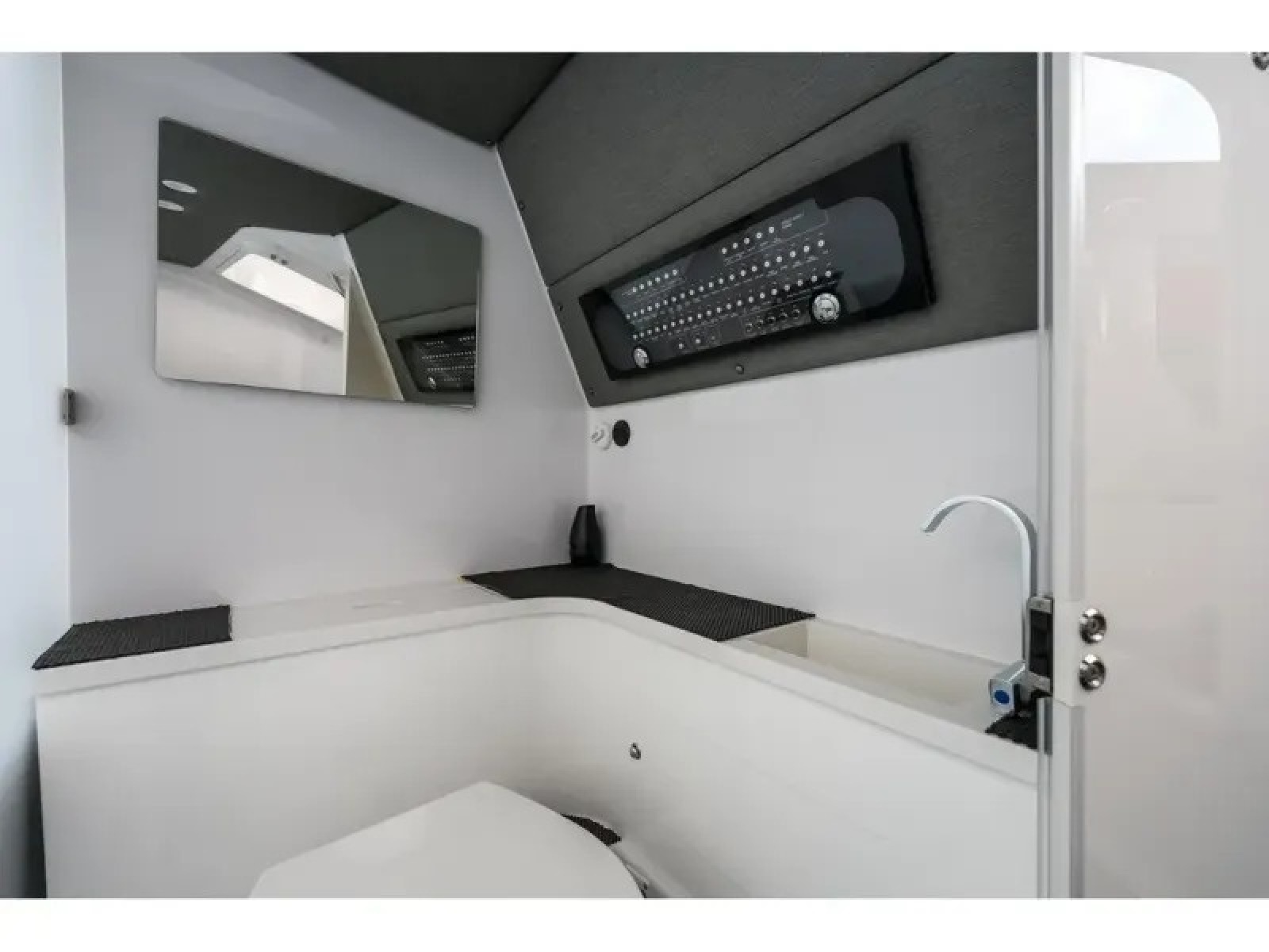2022 Axopar 37 XC CROSS CABIN
