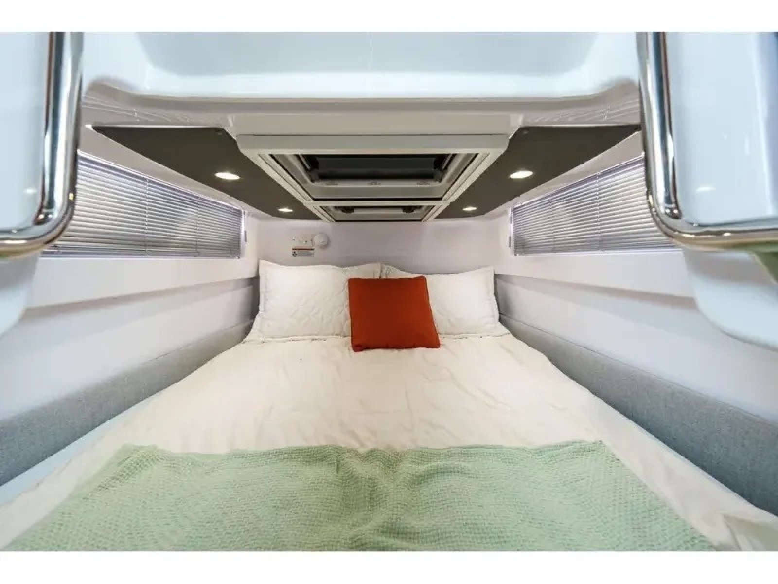 2022 Axopar 37 XC CROSS CABIN