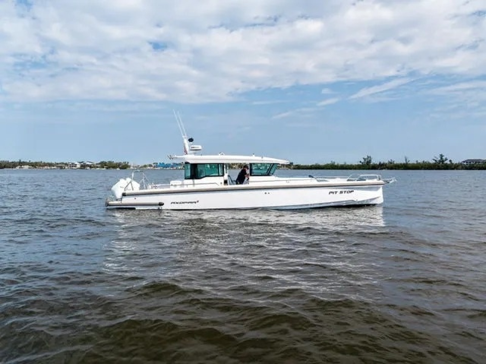 2022 Axopar 37 XC CROSS CABIN