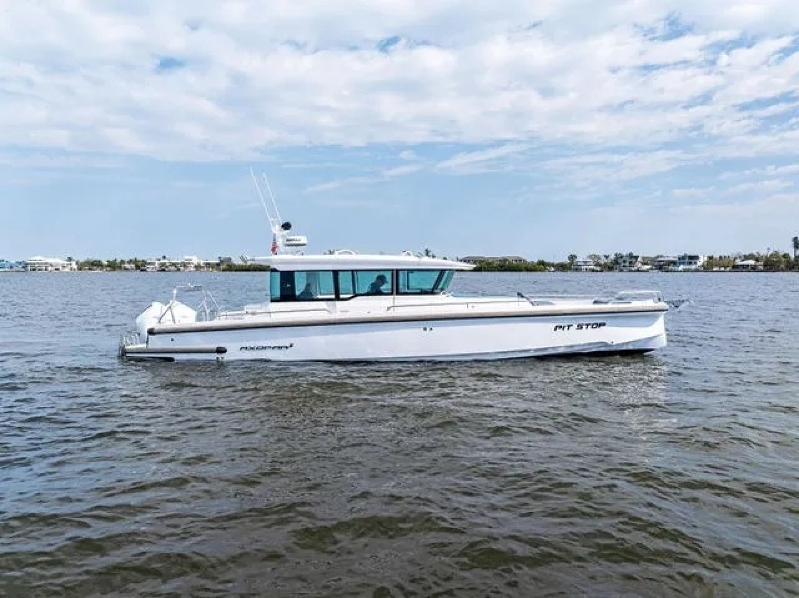 2022 Axopar 37 XC CROSS CABIN