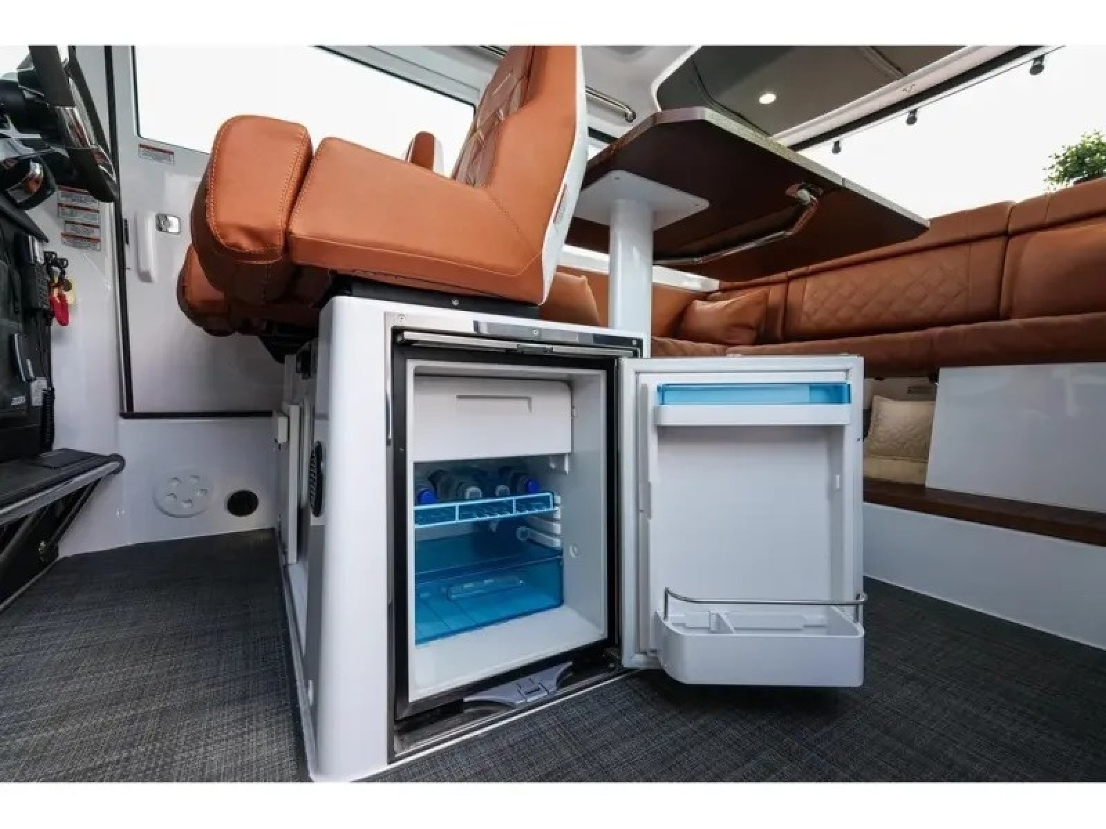 2022 Axopar 37 XC CROSS CABIN