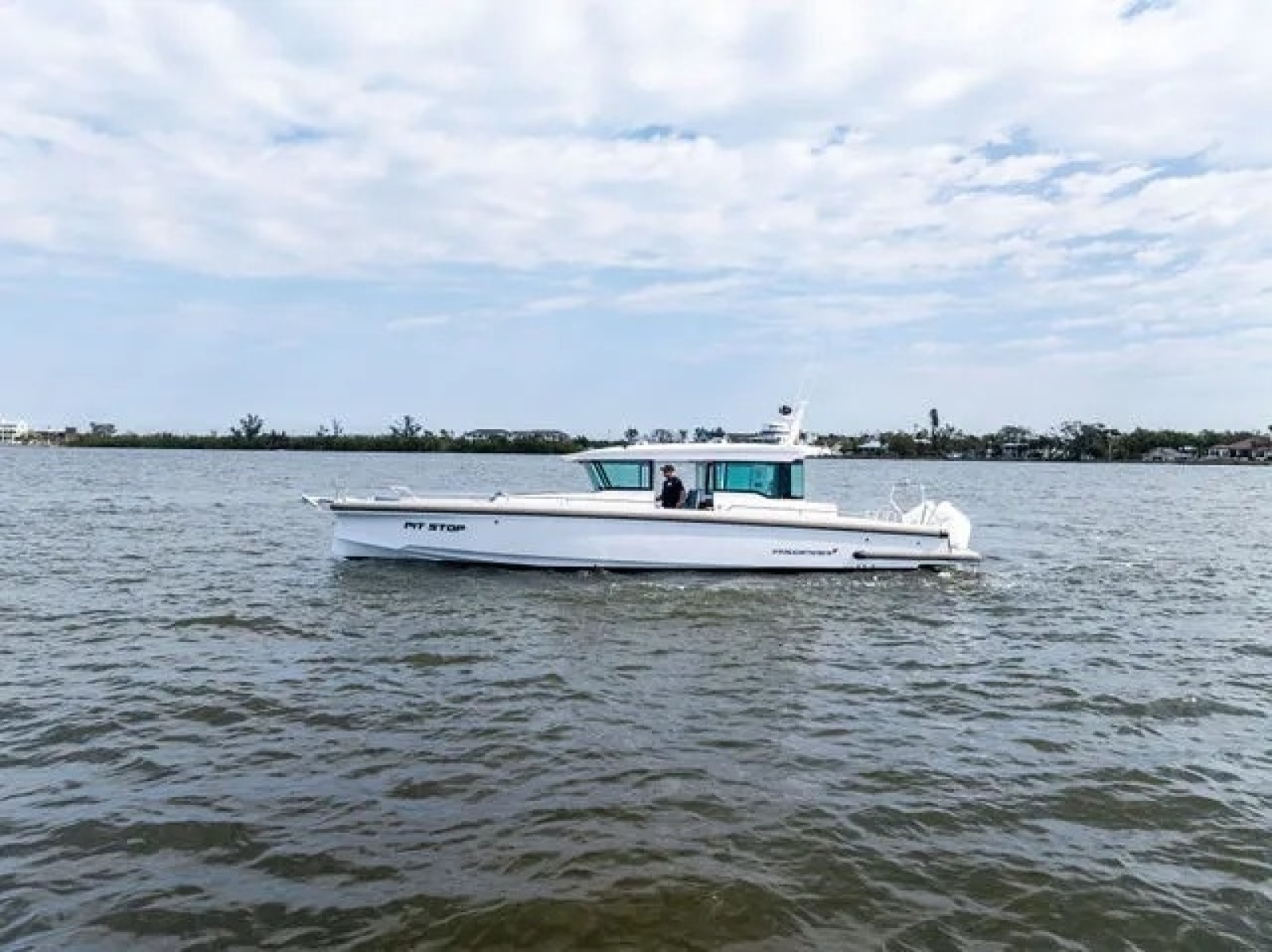 2022 Axopar 37 XC CROSS CABIN