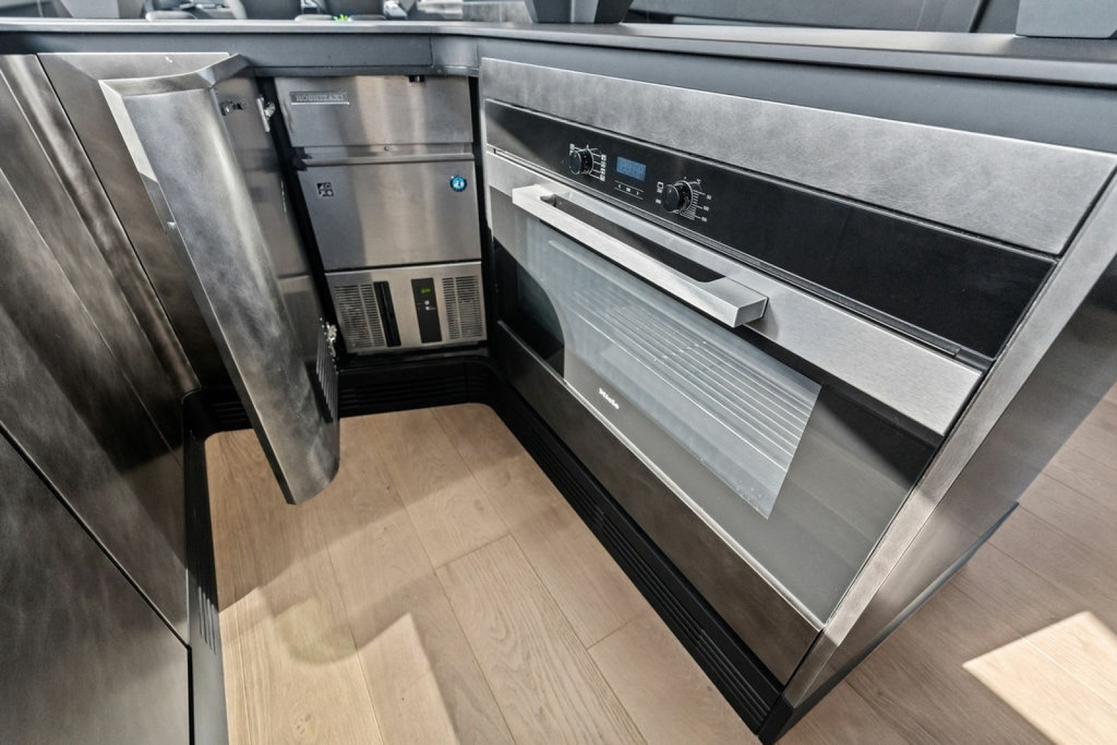 2025 Pershing GTX80