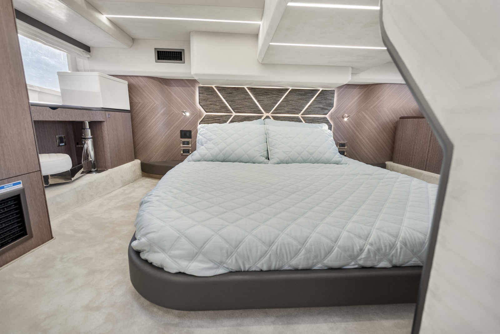 Why Knot 40ft Galeon Yacht For Sale
