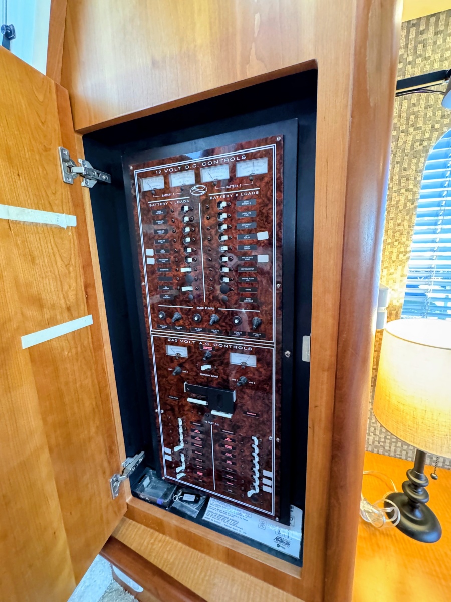 2002 Silverton 39 Motor Yacht