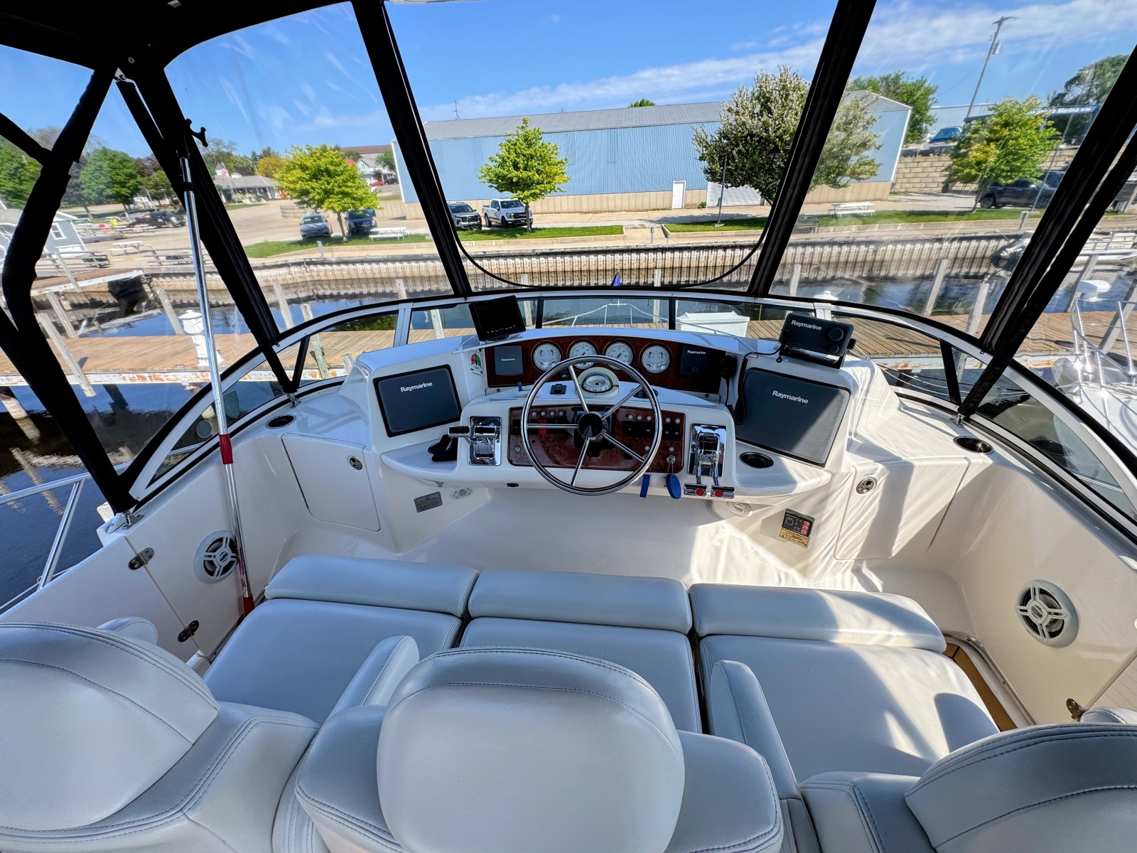 2002 Silverton 39 Motor Yacht