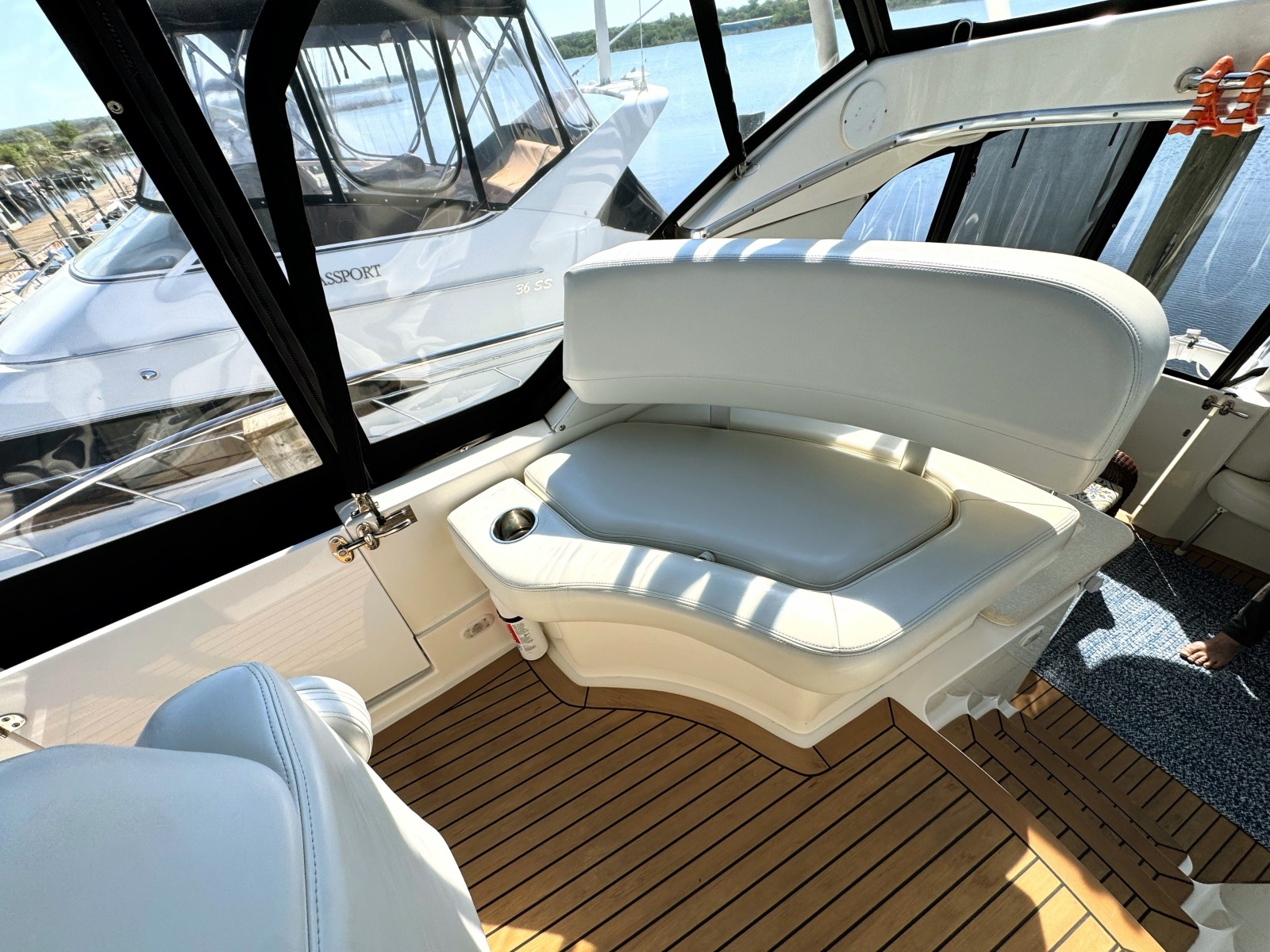 2002 Silverton 39 Motor Yacht