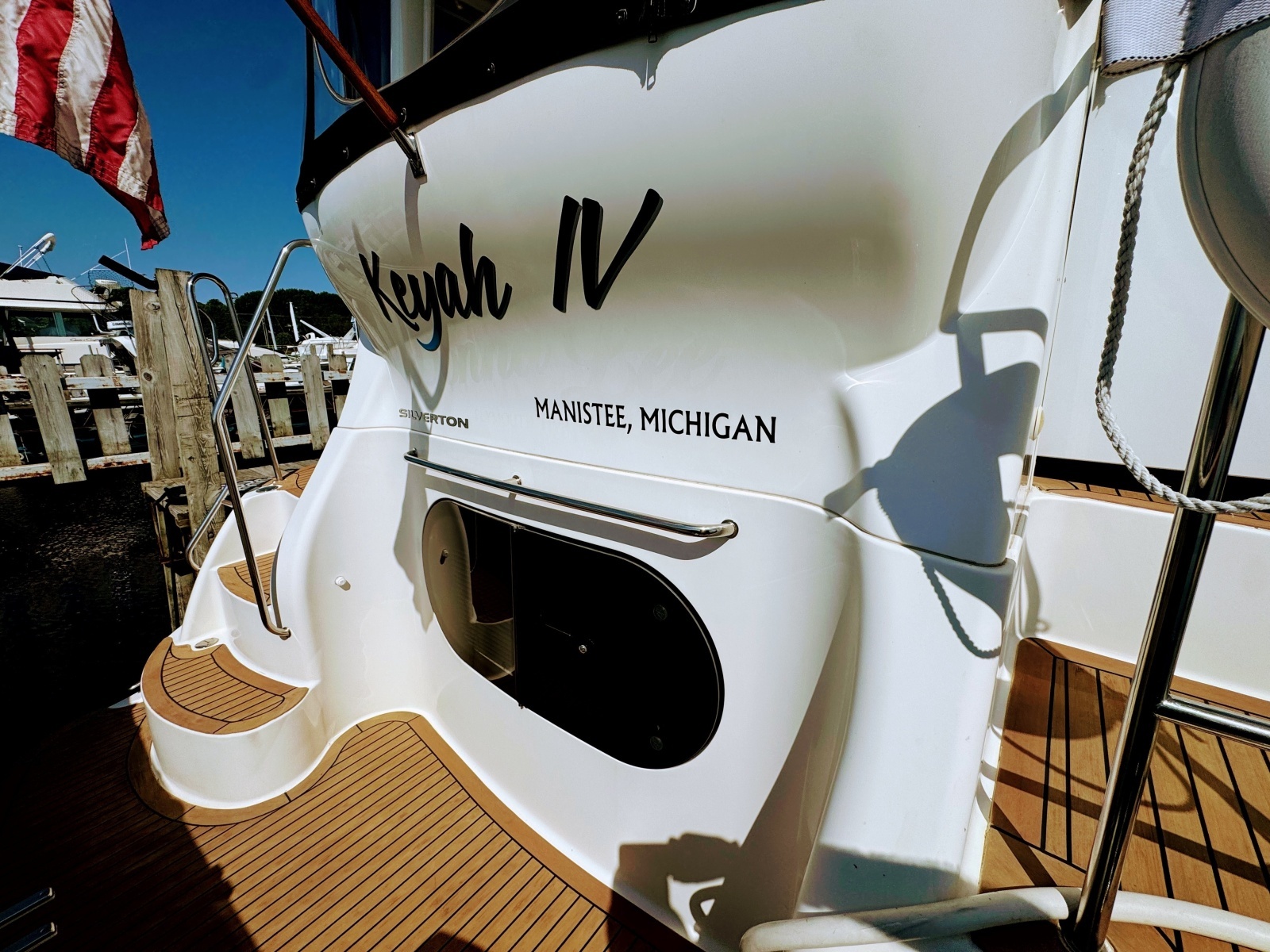 2002 Silverton 39 Motor Yacht