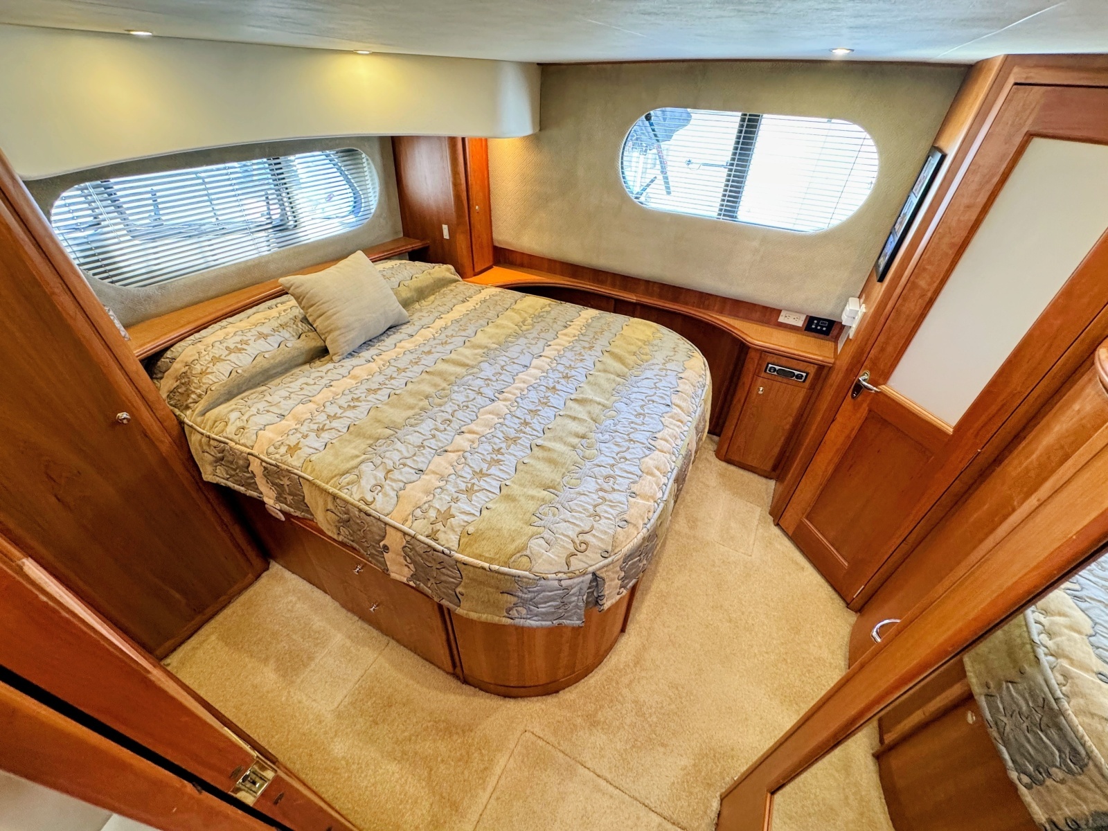 2002 Silverton 39 Motor Yacht