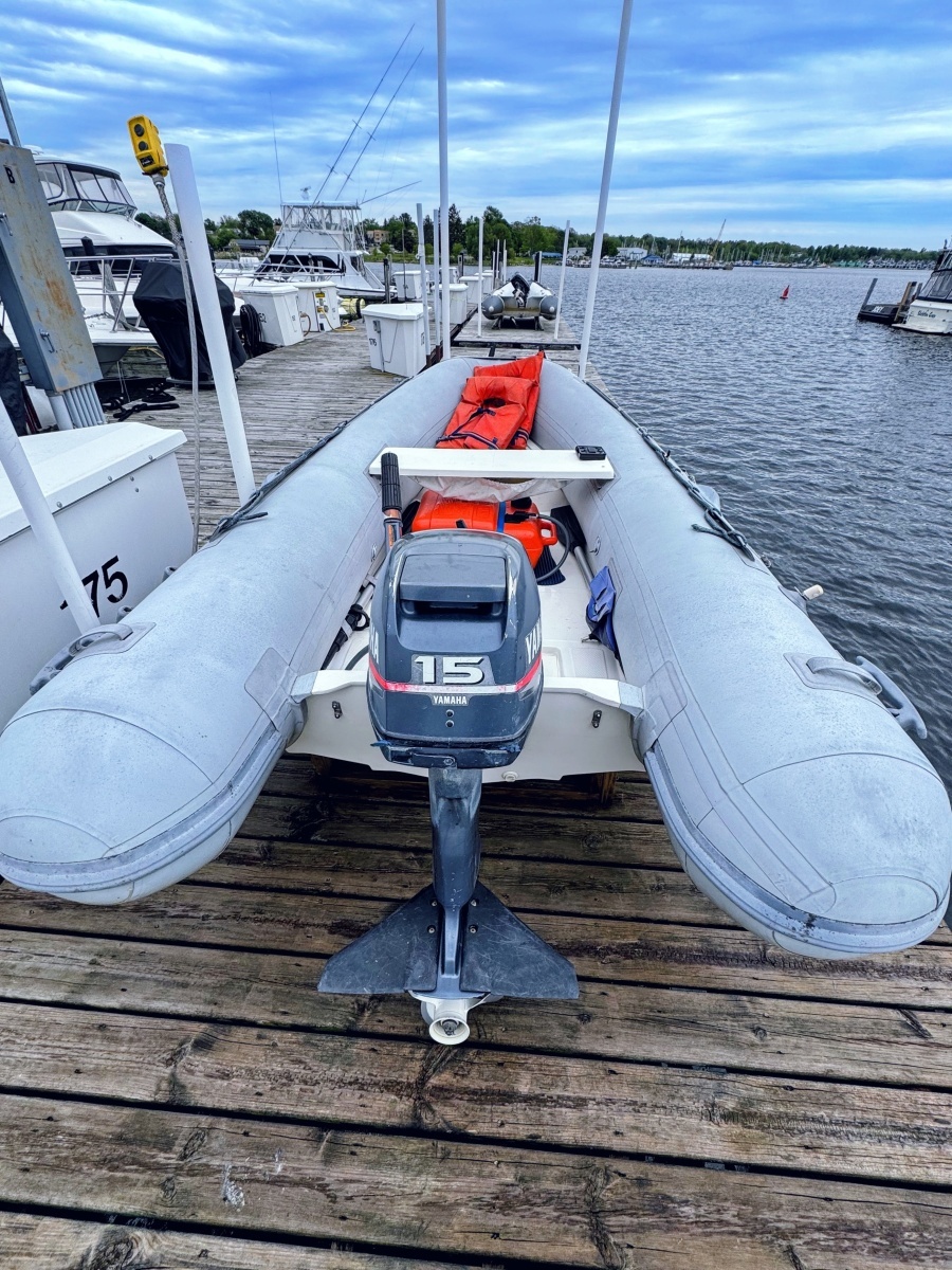 1999 Carver 406 Aft Cabin Motor Yacht