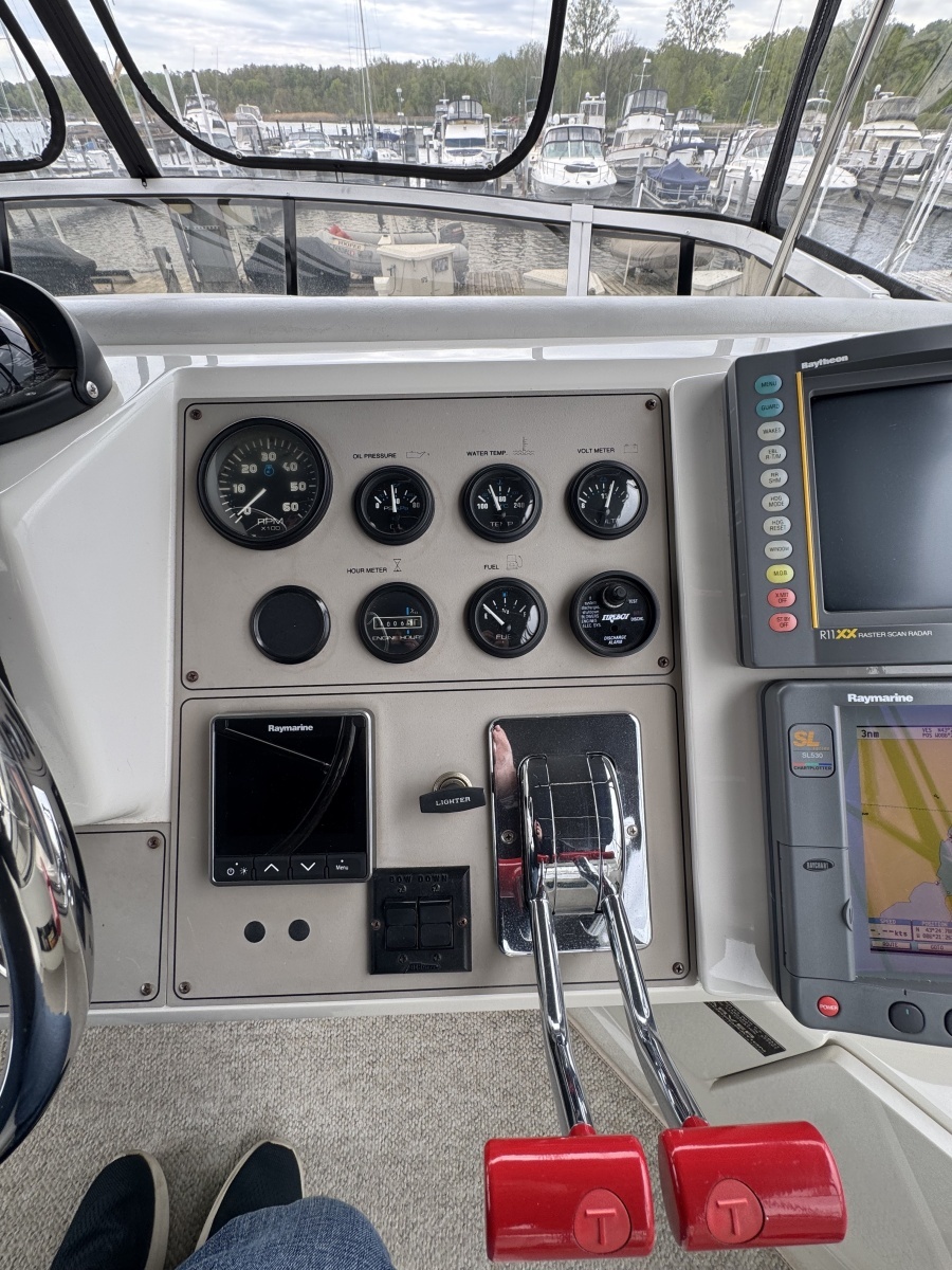 1999 Carver 406 Aft Cabin Motor Yacht