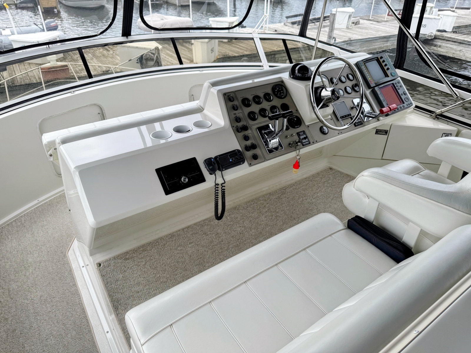 1999 Carver 406 Aft Cabin Motor Yacht