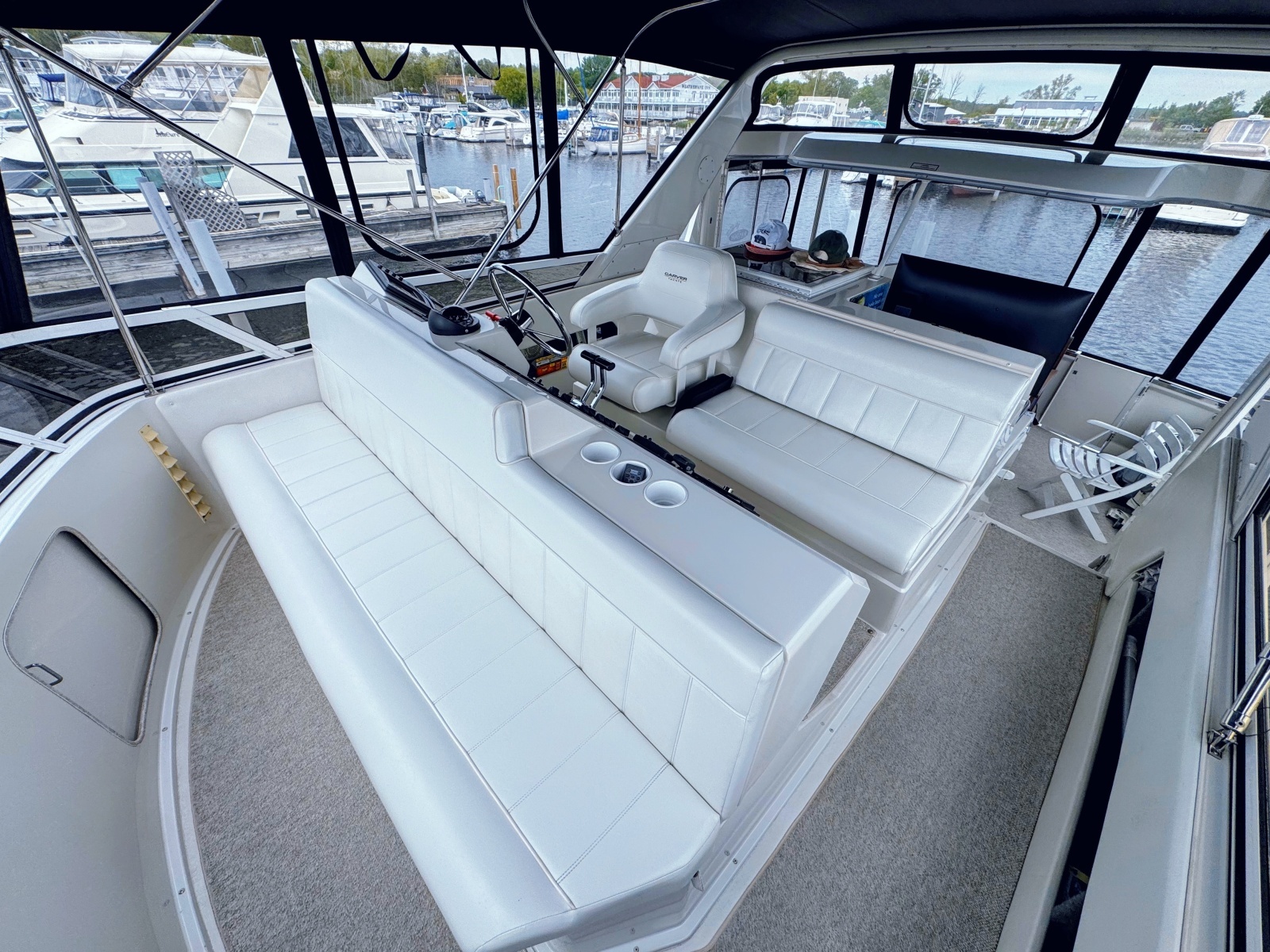 1999 Carver 406 Aft Cabin Motor Yacht