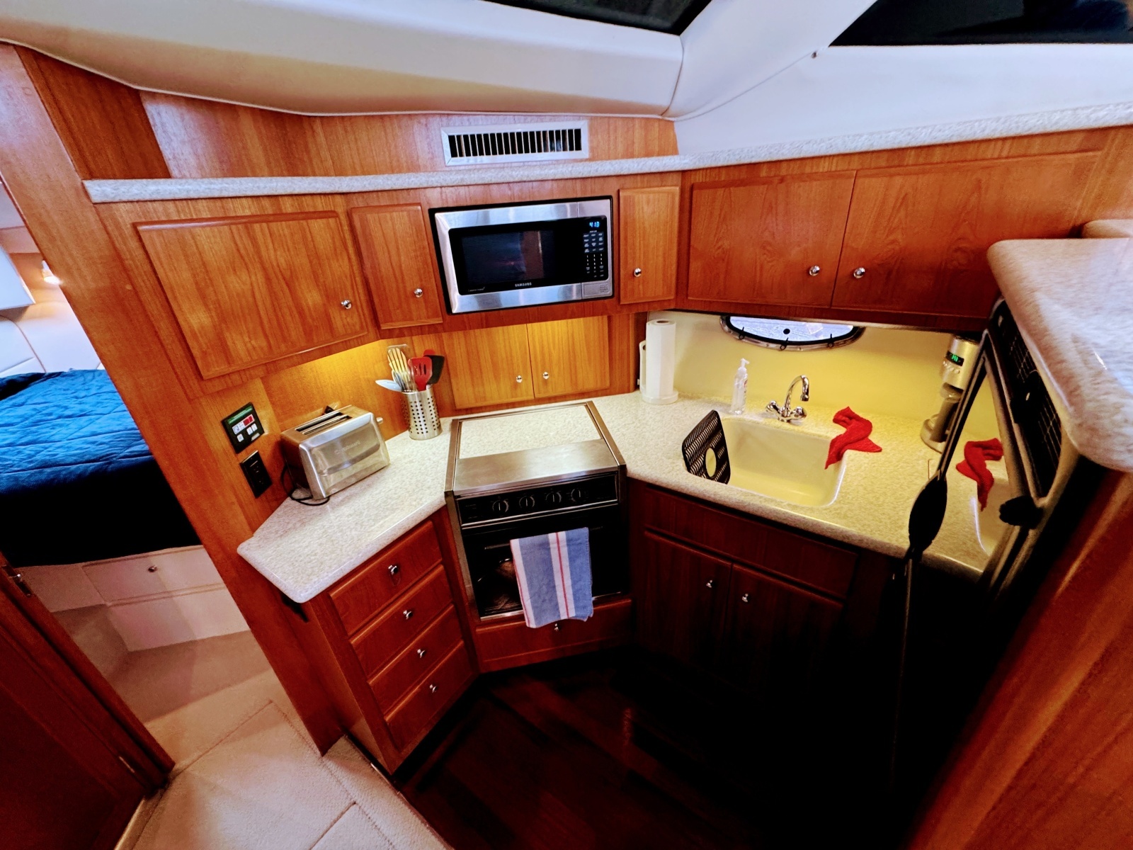 1999 Carver 406 Aft Cabin Motor Yacht