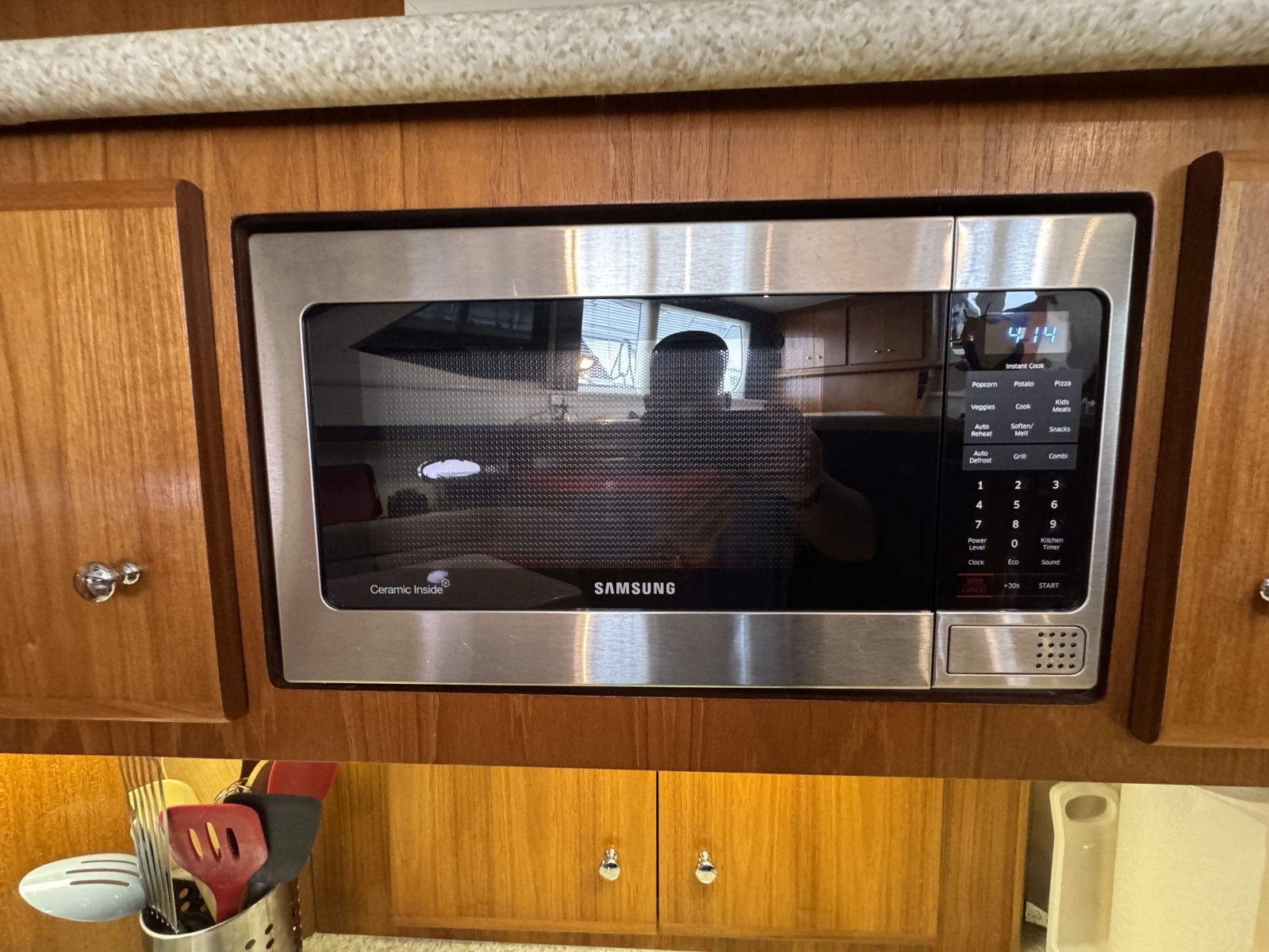 1999 Carver 406 Aft Cabin Motor Yacht