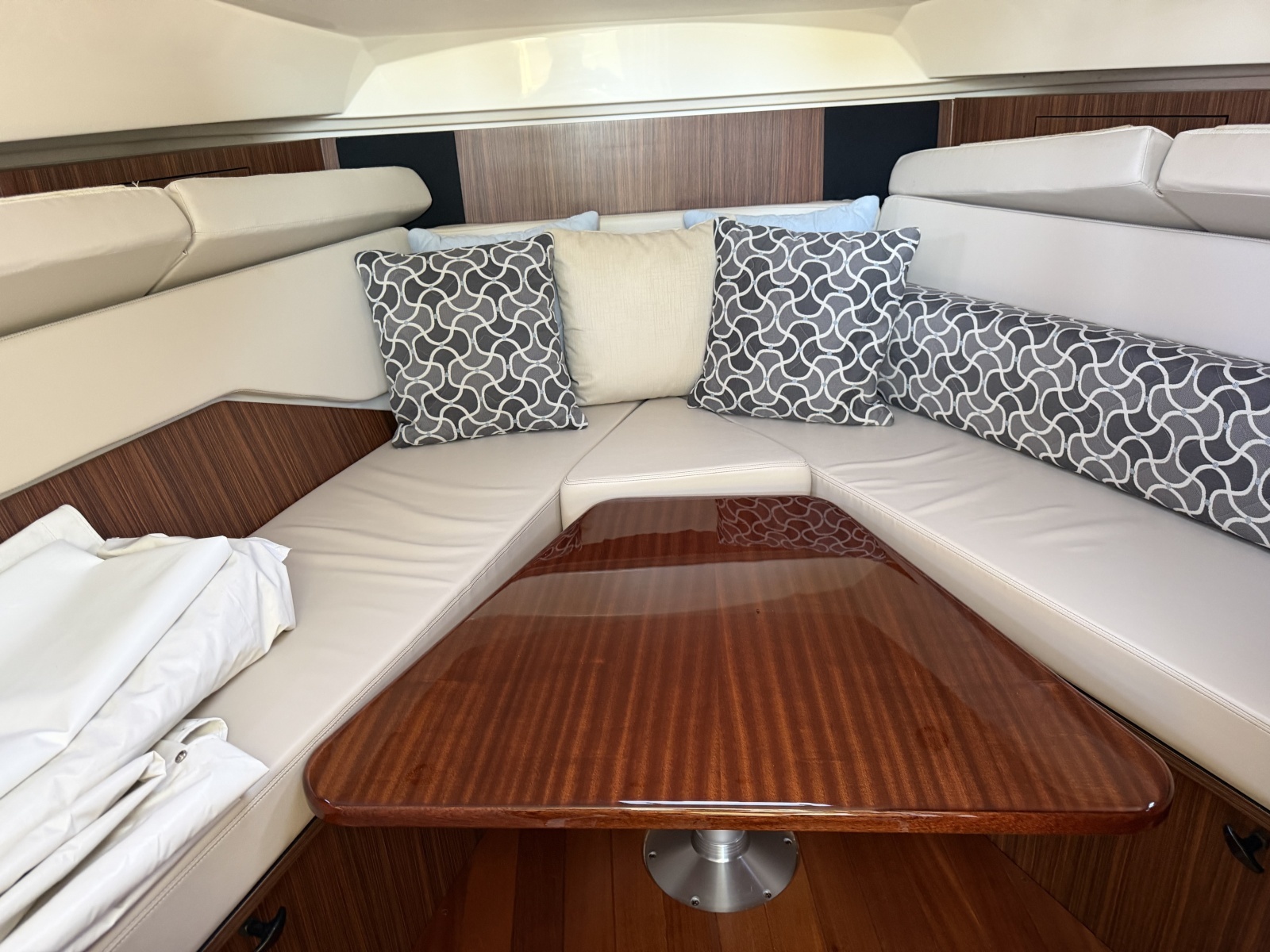 2016 Pursuit Offshore