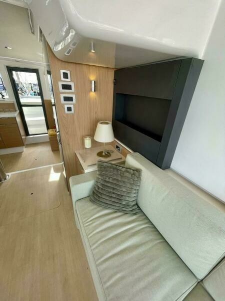 Bali 4.2 Stbd Salon Bench