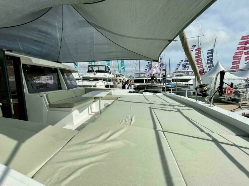 Bali 4.2 Foredeck Lounge 2