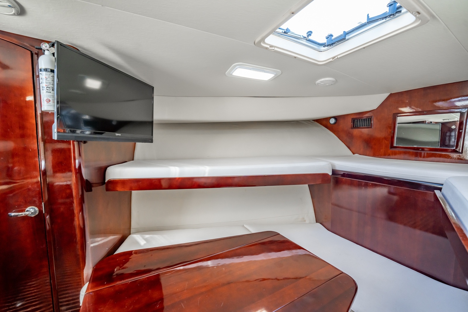 2004 Luhrs 320 Open