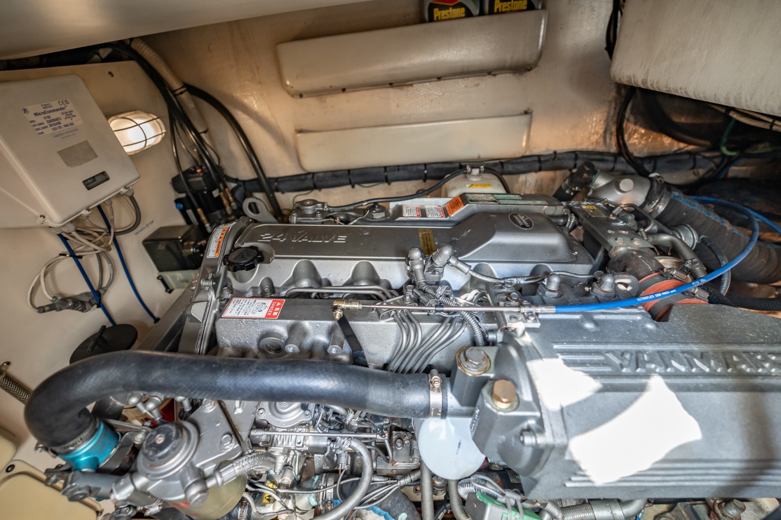 2004 Luhrs 320 Open