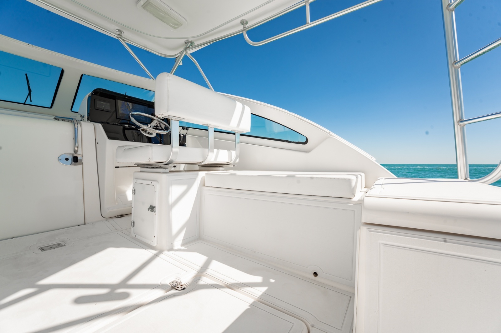 2004 Luhrs 320 Open
