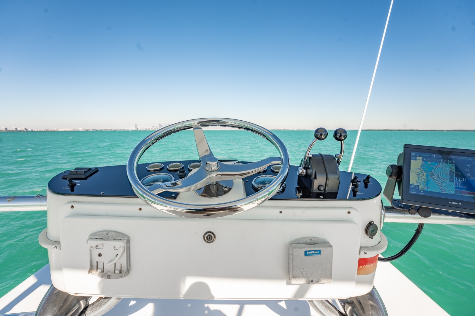 2004 Luhrs 320 Open