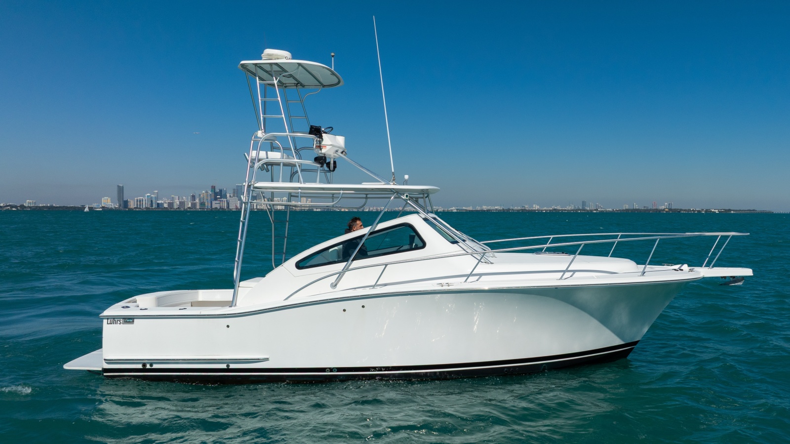 2004 Luhrs 320 Open