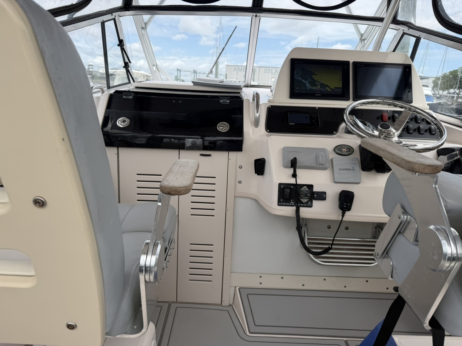 30ft Grady White Yacht For Sale