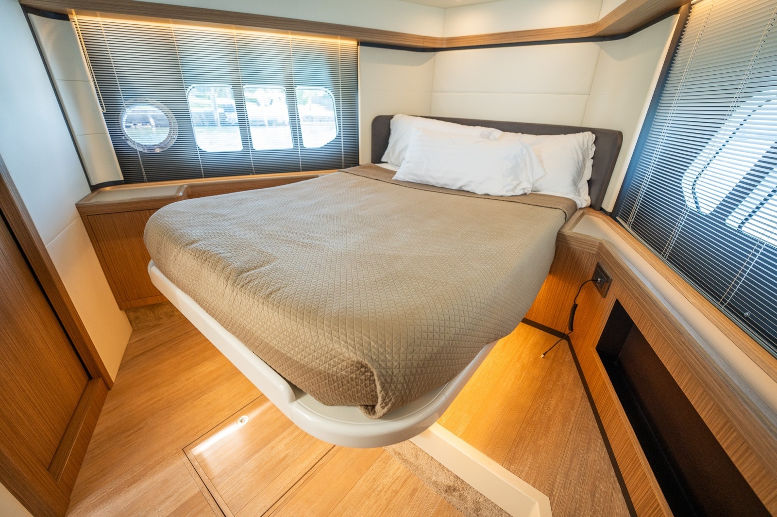 Holy Moly 50ft Absolute Yacht For Sale