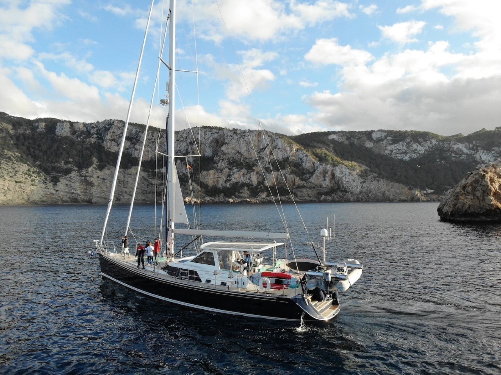 2017 Hylas 63