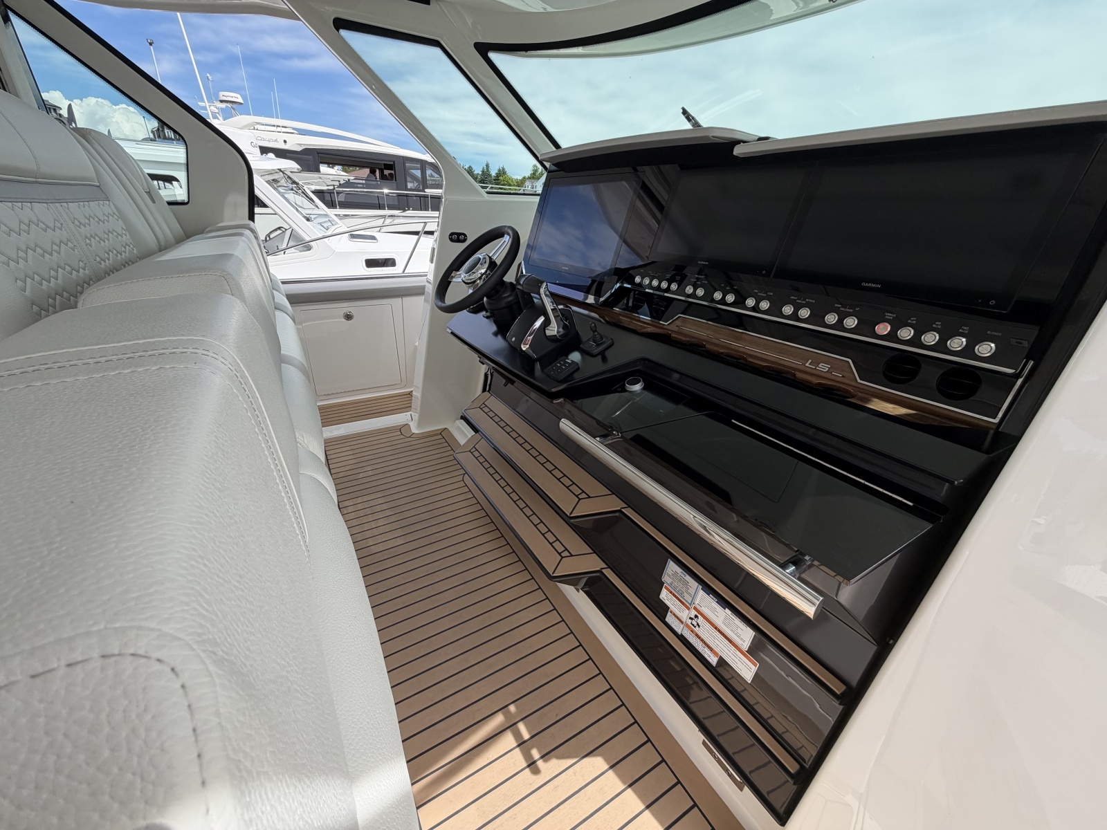 2023 Tiara Yachts 48 LS