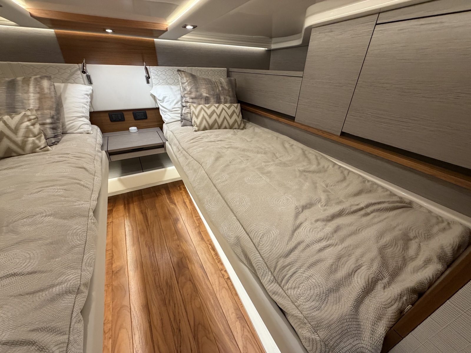 2023 Tiara Yachts 48 LS